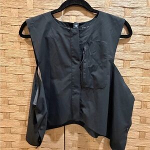 Nike Run Division Black Storm Fit Snap Button Lightweight Removeable Vest Size
